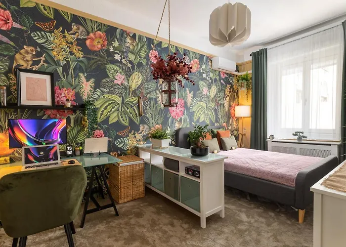 Secret Of The Monkey * Budapesta